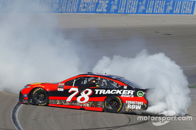 Ganador, Martin Truex Jr., Furniture Row Racing Toyota