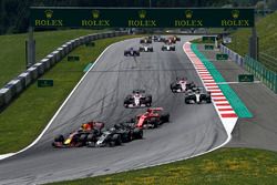 Romain Grosjean, Haas F1 Team VF-17, Daniel Ricciardo, Red Bull Racing RB13