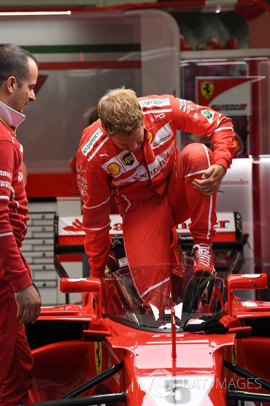 Sebastian Vettel, Ferrari SF70H con el escudo de la cabina