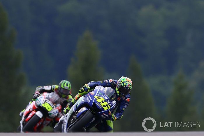 Rossi teve de fazer uma corrida de recuperação e precisou de uma manobra arriscada sobre Cal Crutchlow para terminar em quarto, relegando o britânico ao quinto posto.