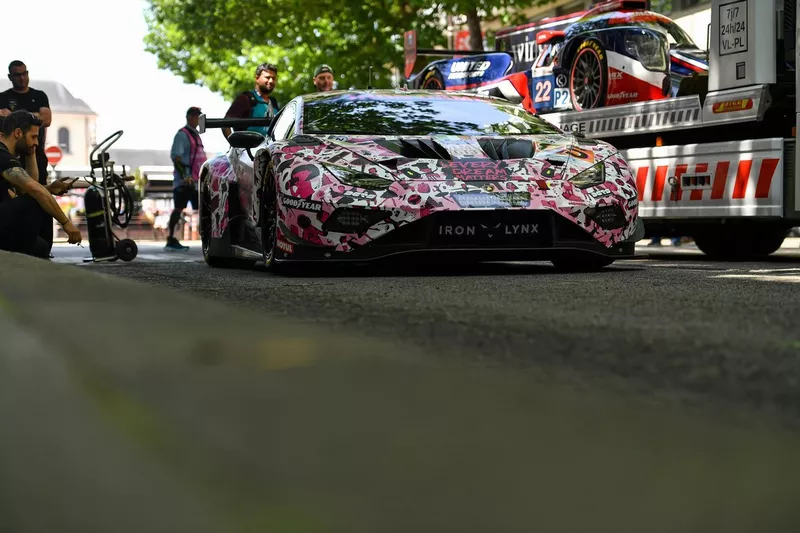 #85 Iron Dames Lamborghini Huracan LMGT3 Evo2 de Sarah Bovy, Michelle Gatting, Rahel Frey 
