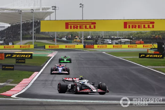 Nico Hulkenberg, Haas VF-24, Daniel Ricciardo, RB F1 Team VCARB 01, Valtteri Bottas, Kick Sauber C44.