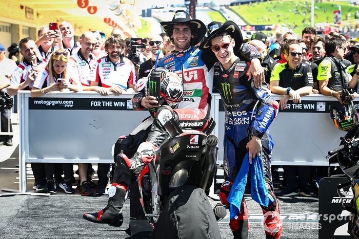 Ganador de la carrera Alex Rins, Team LCR Honda y el tercer lugar Fabio Quartararo, Yamaha Factory Racing