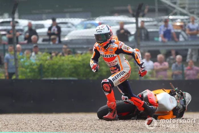 Les 3 chutes de Marc Márquez aux qualifications du GP d'Allemagne