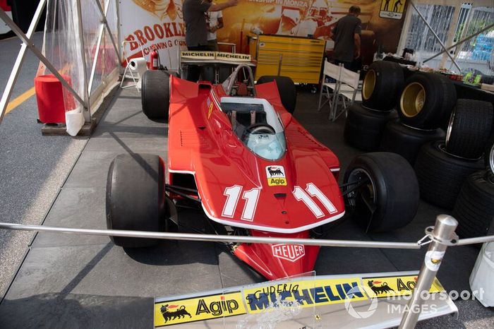 Coche de Jody Scheckter, Ferrari 312T en el paddock  