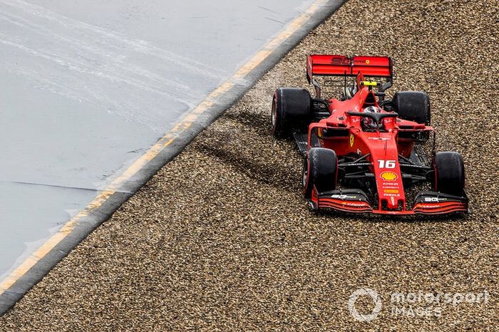Choque de Charles Leclerc, Ferrari SF90 lo deja fuera de la carrera