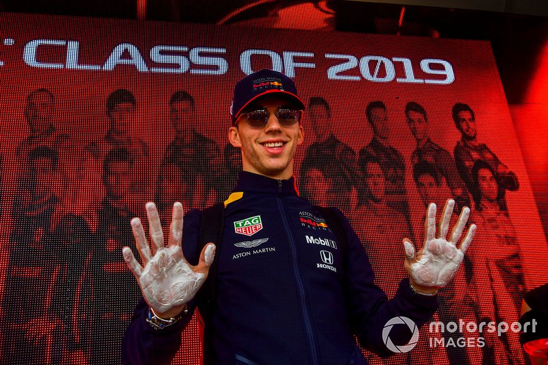 Pierre Gasly, Red Bull Racing, lascia l'impronta delle sue mani