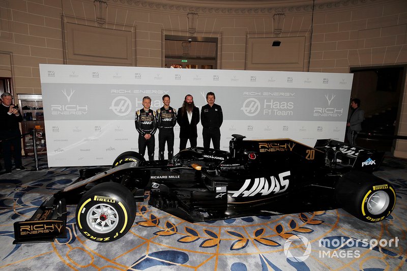 Kevin Magnussen, Haas F1 Team, Romain Grosjean, Haas F1 Team, William Storey, CEO de Rich Energy y Guenther Steiner, Team Principal, Haas F1