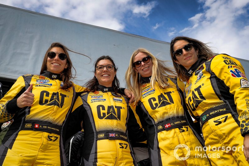 #57 Meyer Shank Racing w/ Curb-Agajanian Acura NSX GT3, GTD: Katherine Legge, Ana Beatriz, Simona De Silvestro, Christina Nielsen
