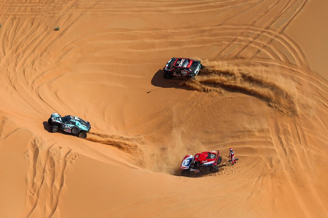 #200 Dacia Sandriders Dacia: Nasser Al-Attiyah, Boulanger Edouard, #263 MD Rallye Sport MD: Ludovic Gherardi, François Borsotto, #233 MD Rallye Sport MD: Simon Vitse, Max Delfino