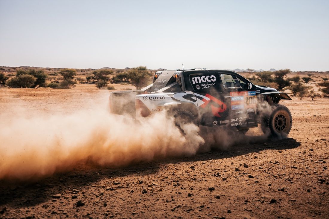 #206 Toyota Gazoo Racing Toyota: Giniel De Villiers, Dirk Von Zitzewitz