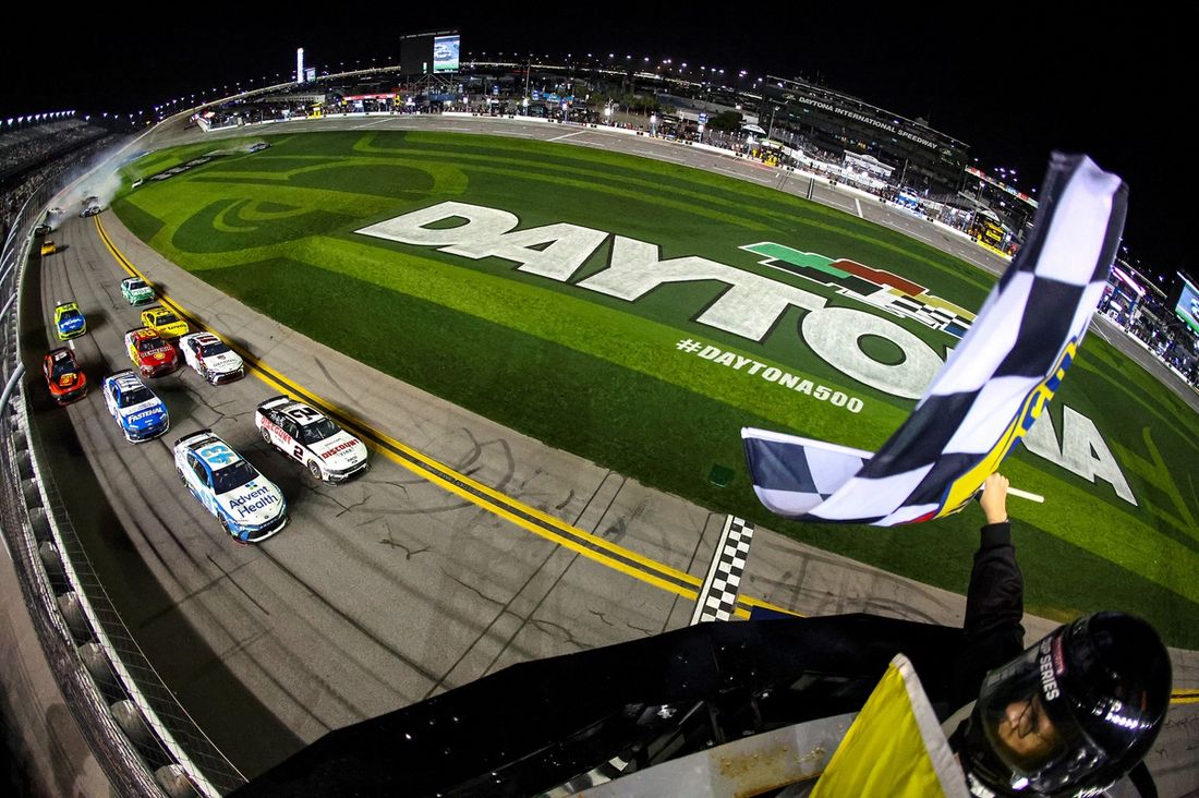 Erik Jones, Legacy Motor Club Toyota, Austin Cindric, Team Penske Ford
