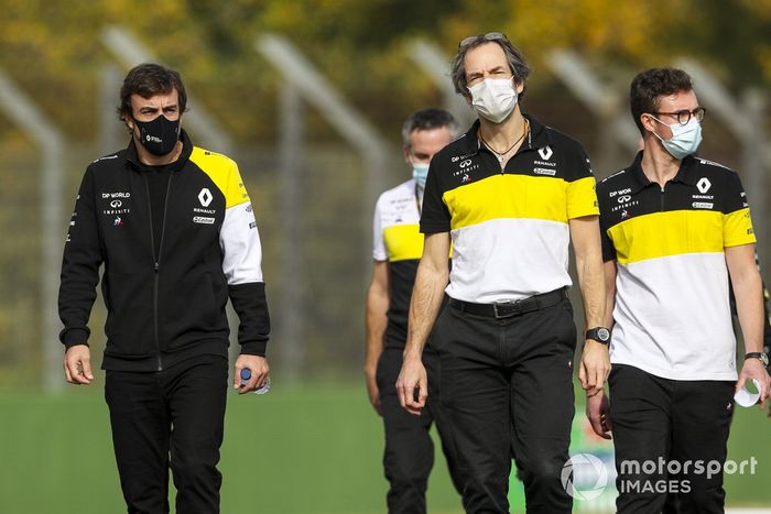 Fernando Alonso, Renault F1 Team, y Ciaron Pilbeam, ingeniero jefe de Renault F1 Team