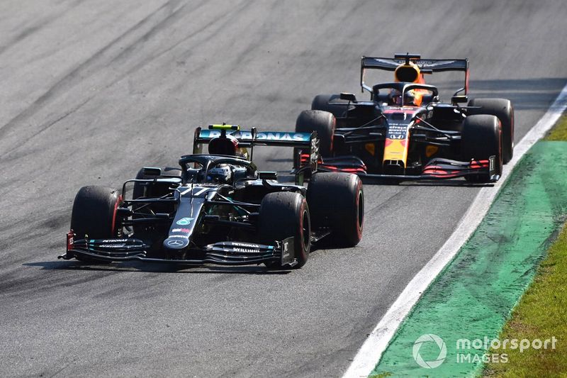 Valtteri Bottas, Mercedes F1 W11, Max Verstappen, Red Bull Racing RB16