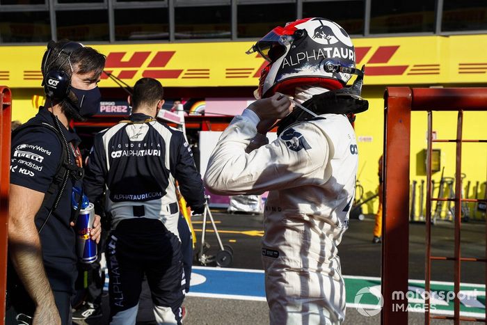 Daniil Kvyat, AlphaTauri, en pit lane