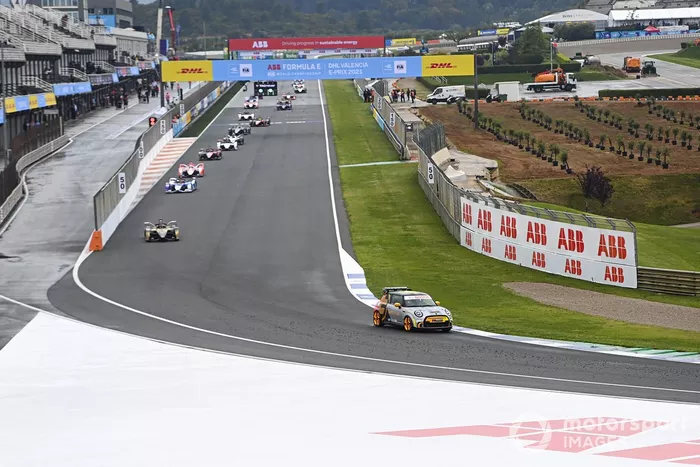 Safety Car al frente de Antonio Felix Da Costa, DS Techeetah, DS E-Tense FE21 al inicio de la carrera