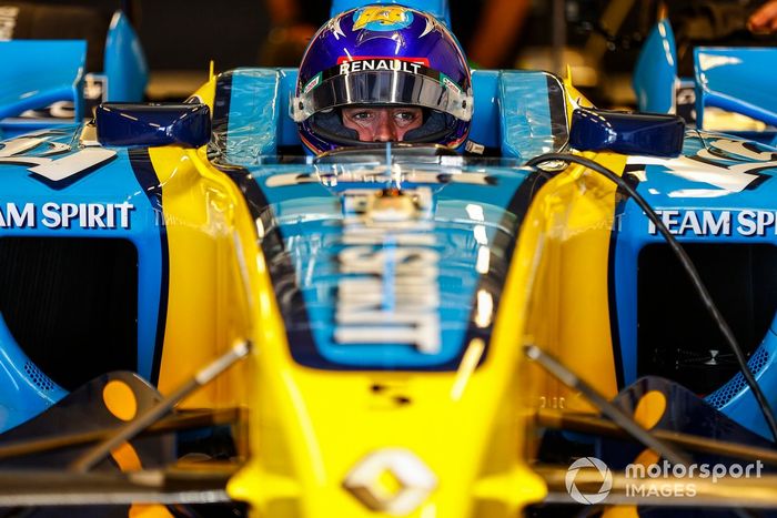 Fernando Alonso pilota el Renault R25 con el que ganó el mundial de F1 en 2005