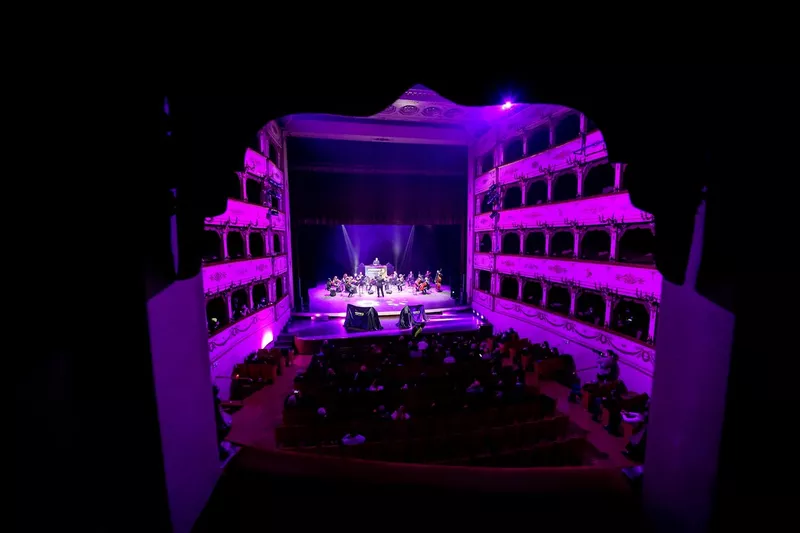 La cérémonie de VR46 au théâtre Rossini de Pesaro