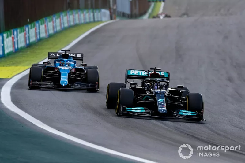 Lewis Hamilton, Mercedes W12, Fernando Alonso, Alpine A521