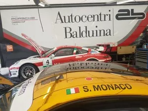 Porsche nel garage AB Racing