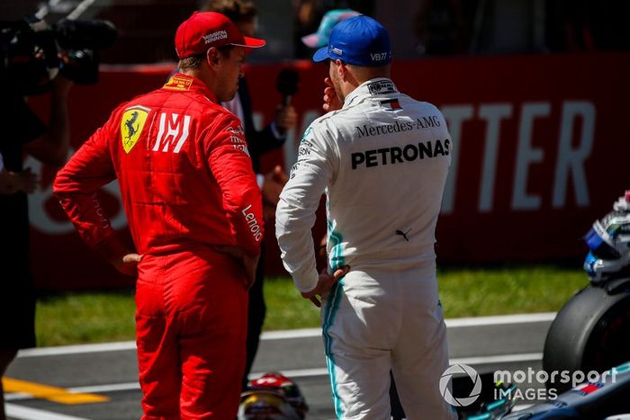 Pole Sitter Valtteri Bottas, Mercedes AMG F1 e Lewis Hamilton, Mercedes AMG F1 festeggia al Parc Ferme 