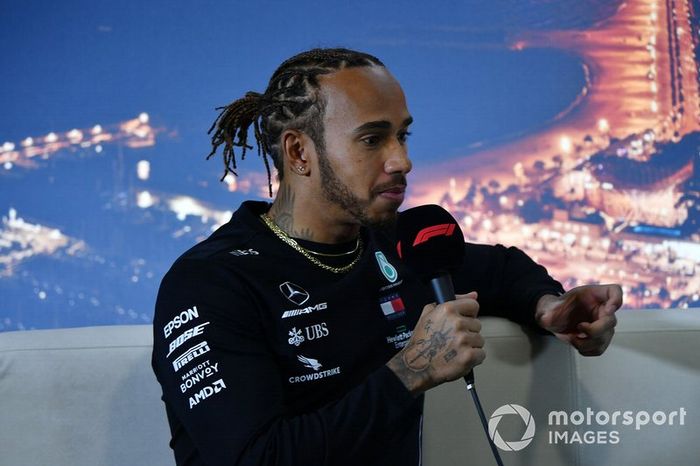 Lewis Hamilton, Mercedes-AMG Petronas F1 en la conferencia de prensa 