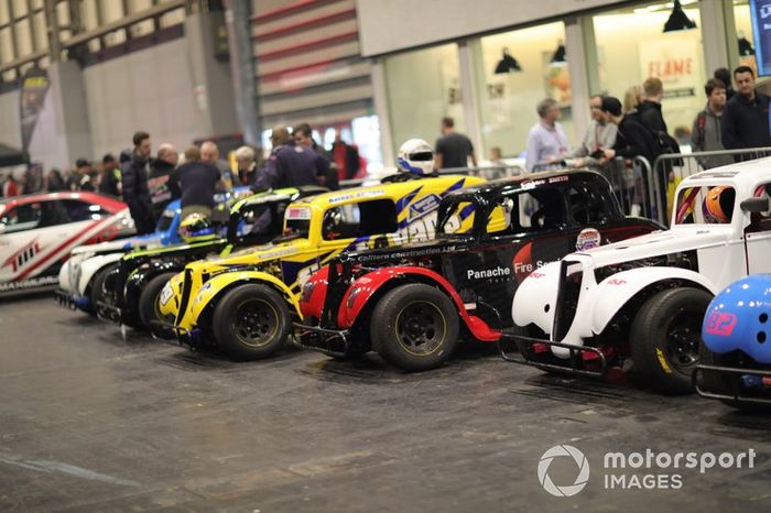 Algunos coches expuestos en el Live Action Arena