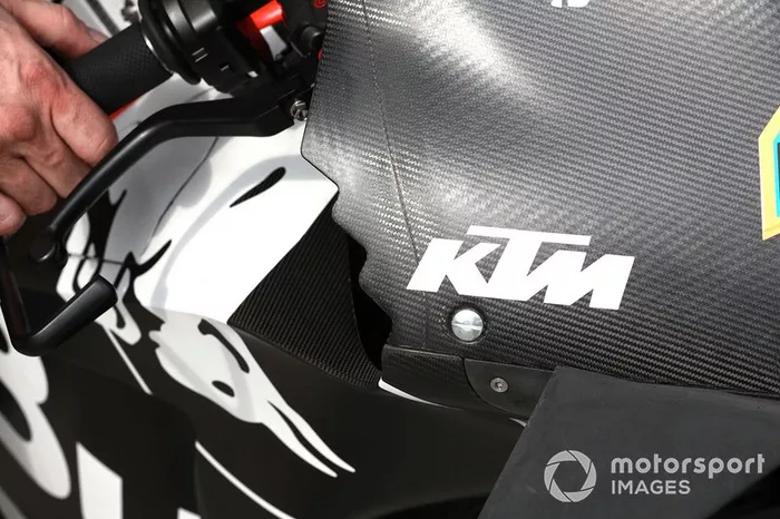 KTM: carenado dentado