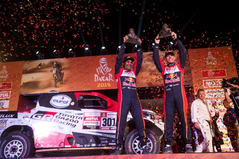Переможець. #301 Toyota Gazoo Racing Toyota Hilux: Нассер Аль-Аттія, Маттьйо Бомель