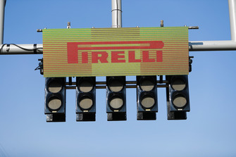 Pirelli logoları