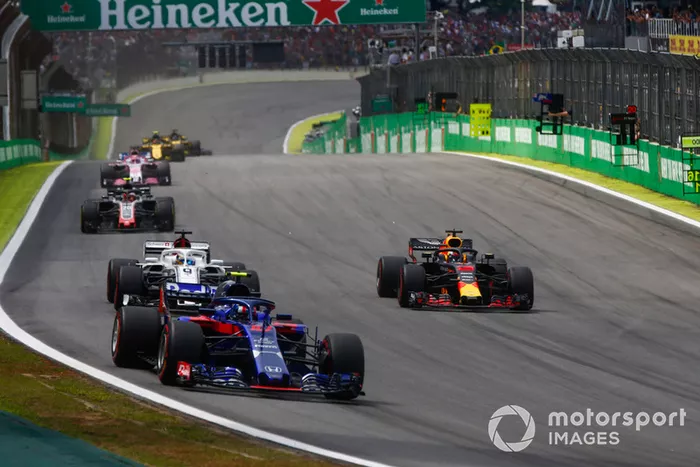 Pierre Gasly, Toro Rosso STR13 Honda, Daniel Ricciardo, Red Bull Racing RB14 Tag Heuer, y Marcus Ericsson, Sauber C37 Ferrari. 