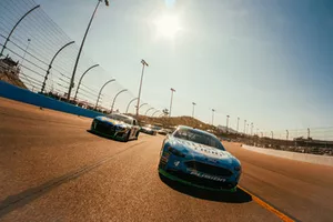Kevin Harvick, Stewart-Haas Racing, Ford Fusion Busch Light, Chase Elliott, Hendrick Motorsports, Chevrolet Camaro NAPA Auto Parts