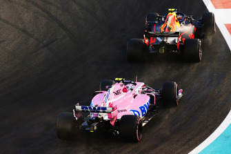 Esteban Ocon, Racing Point Force India VJM11 et Max Verstappen, Red Bull Racing RB14 en lutte