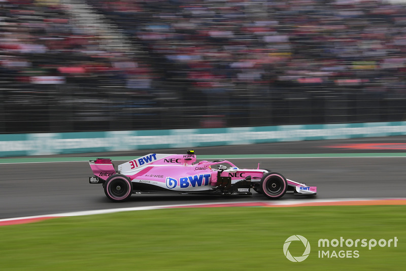 Después de tener que entrar a boxes en la vuelta 1, Ocon se vio involucrado en otro incidente más adelante