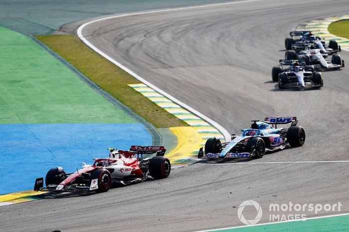 Zhou Guanyu, Alfa Romeo C42, Fernando Alonso, Alpine A522, Nicholas Latifi, Williams FW44, Yuki Tsunoda, AlphaTauri AT03