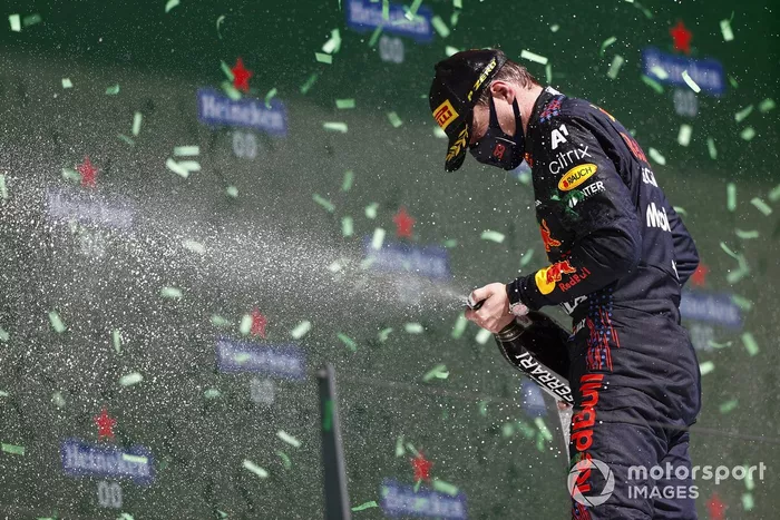 Podio: segundo lugar Max Verstappen, Red Bull Racing