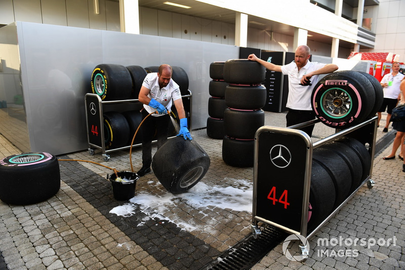 Механіки Mercedes AMG F1