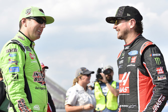 Kyle Busch, Joe Gibbs Racing, Toyota Camry Interstate Batteries and Kurt Busch, Stewart-Haas Racing, Ford Fusion Haas Automation