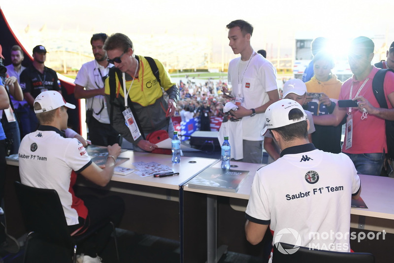 Marcus Ericsson, Sauber and Charles Leclerc, Sauber sign autographs