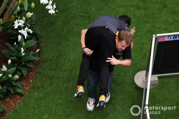 James Corden lleva a Daniel Ricciardo, McLaren 