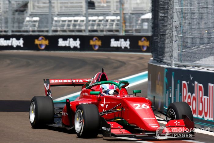 Sarah Moore, Scuderia W.