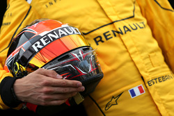 Il casco di Esteban Ocon, Renault Sport F1 Team Test Driver
