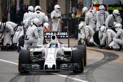 Felipe Massa, Williams FW38 s'arrête aux stands