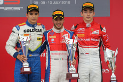 Подіум: переможець Антоніо Фуоко, Trident, другий призер Алекс Палоу, Campos Racing, третій призер Ш