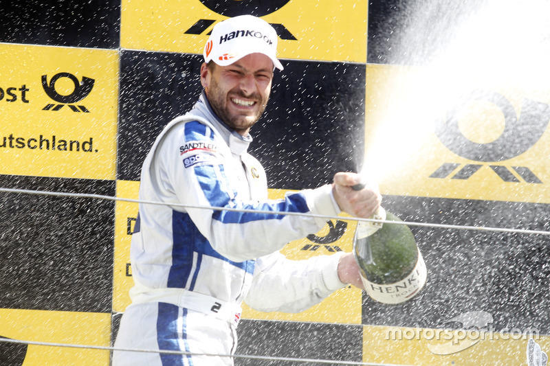 Podium: 2. Gary Paffett, Mercedes-AMG Team ART, Mercedes-AMG C63 DTM, mit Champagner