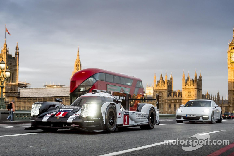 Mark Webber with the Porsche 919 Hybrid LMP1 in London