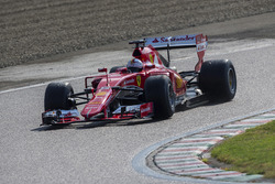 Sebastian Vettel, Ferrari pruebas de la especificación de Pirelli 2017