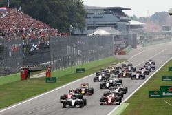 Nico Rosberg, Mercedes AMG F1 W07 Hybrid leads at the start of the race