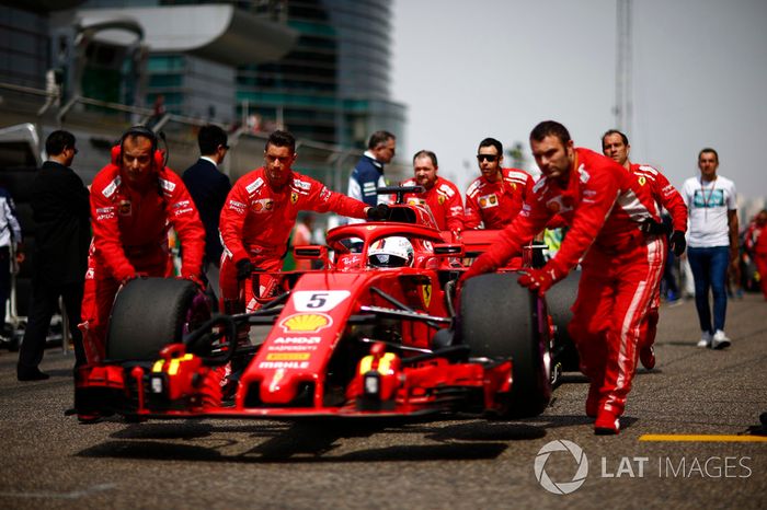 Sebastian Vettel, Ferrari SF71H, arriva in griglia