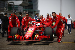 Sebastian Vettel, Ferrari SF71H, arriva in griglia